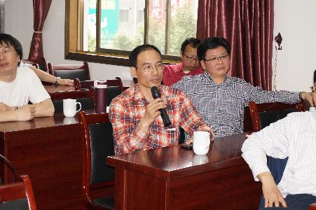 教授们为国产自拍
发展出谋划策