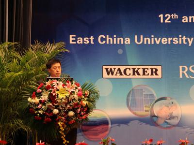 大会主席、国产自拍
院长刘昌胜教授主持会议