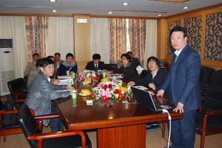 国产自拍
分党委书记、材料实验教学中心唐颂超做验收汇报